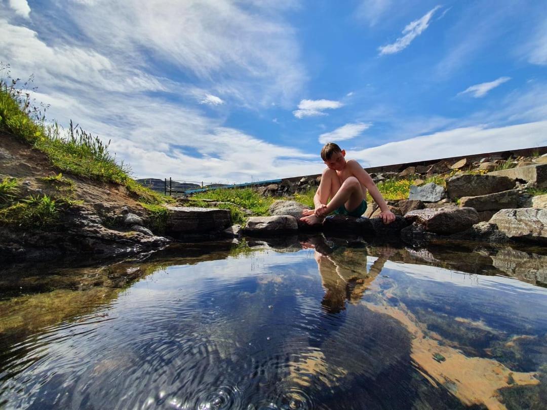 Hotel Laugarholl With Natural Hot Spring โฮลมาวิค ภายนอก รูปภาพ