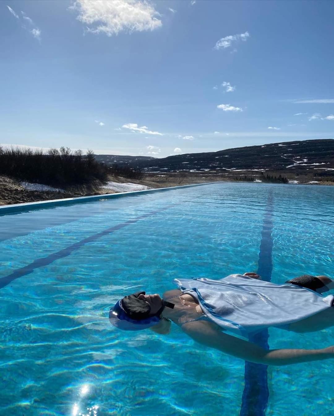 Hotel Laugarholl With Natural Hot Spring โฮลมาวิค ภายนอก รูปภาพ